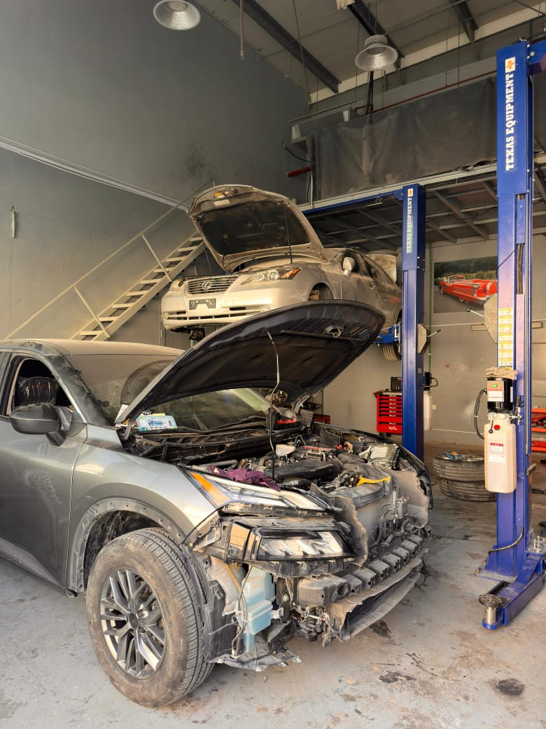 صيانة لكزس في ورشة بستان الزهور